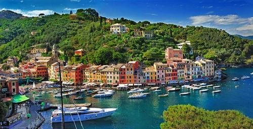 италия, побережье, дома, море, лес, деревья, яхты, небо, синие, зелёные, бежевые